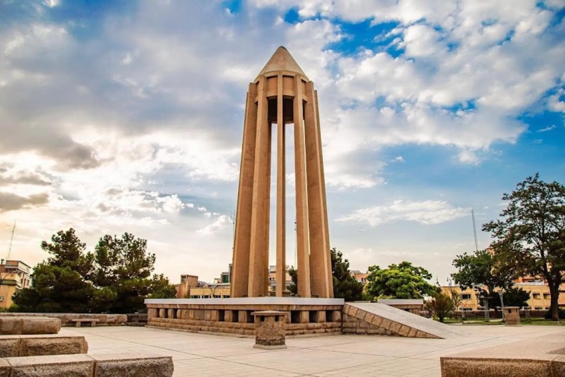 مکان های دیدنی همدان در بهار