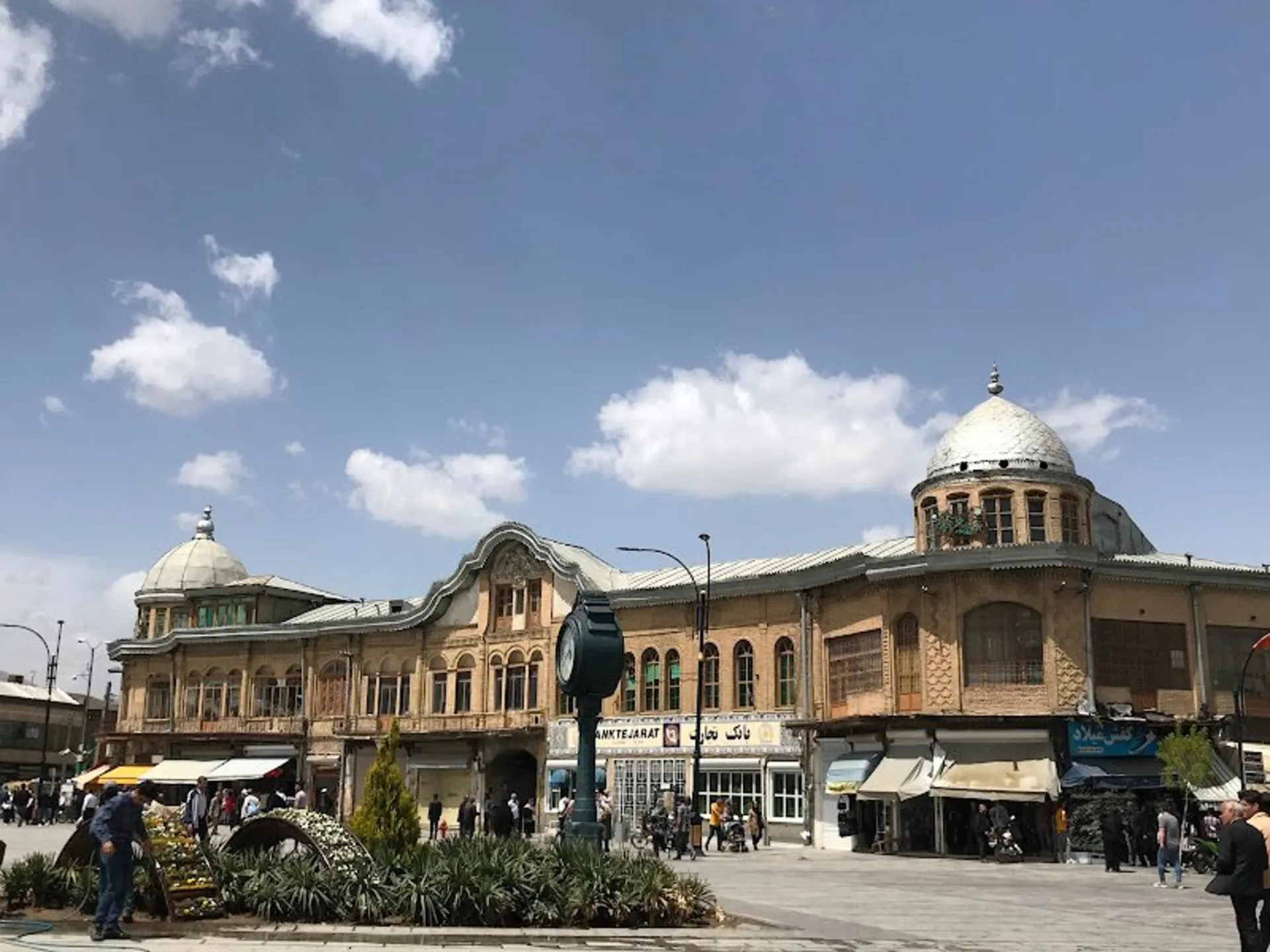 ساختمان های میدان امام خمینی همدان