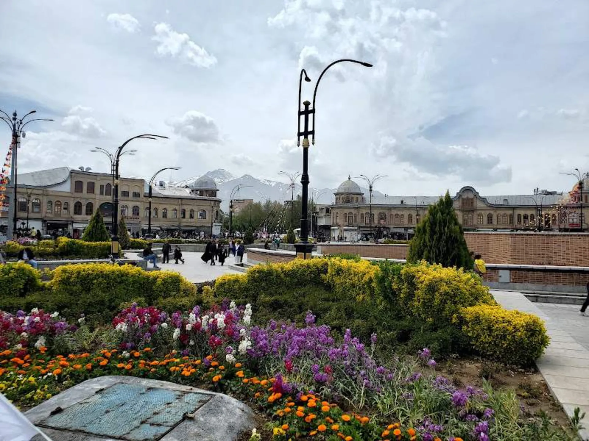 فضای سبز میدان امام خمینی همدان