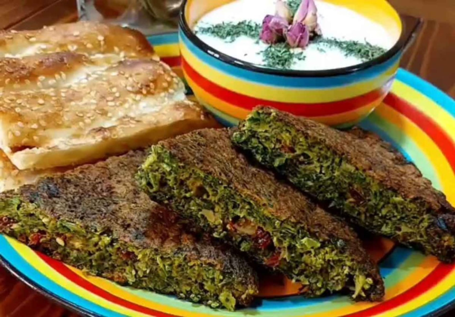 کوکو سبزی با نان