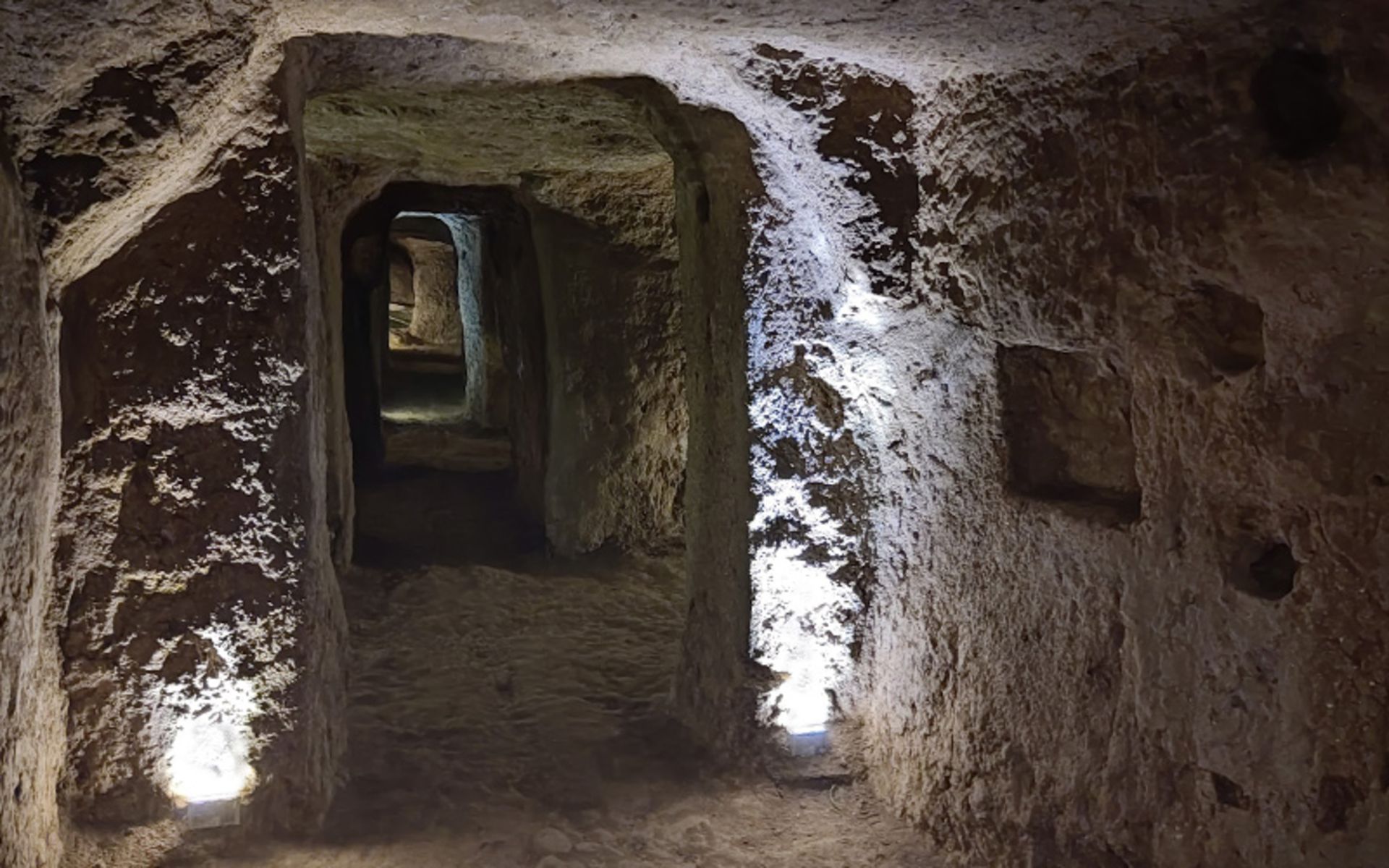 فضای داخل شهر زیرزمینی نوش آباد