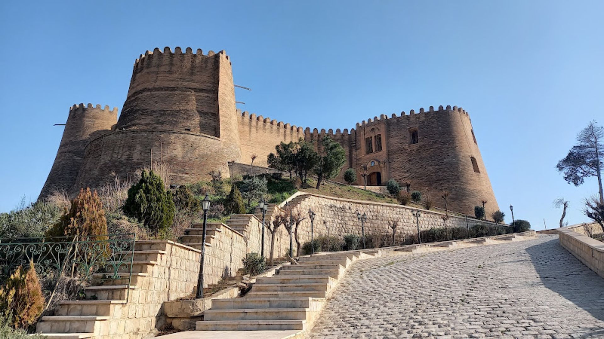 برج و باروی قلعه فلک‌الافلاک 