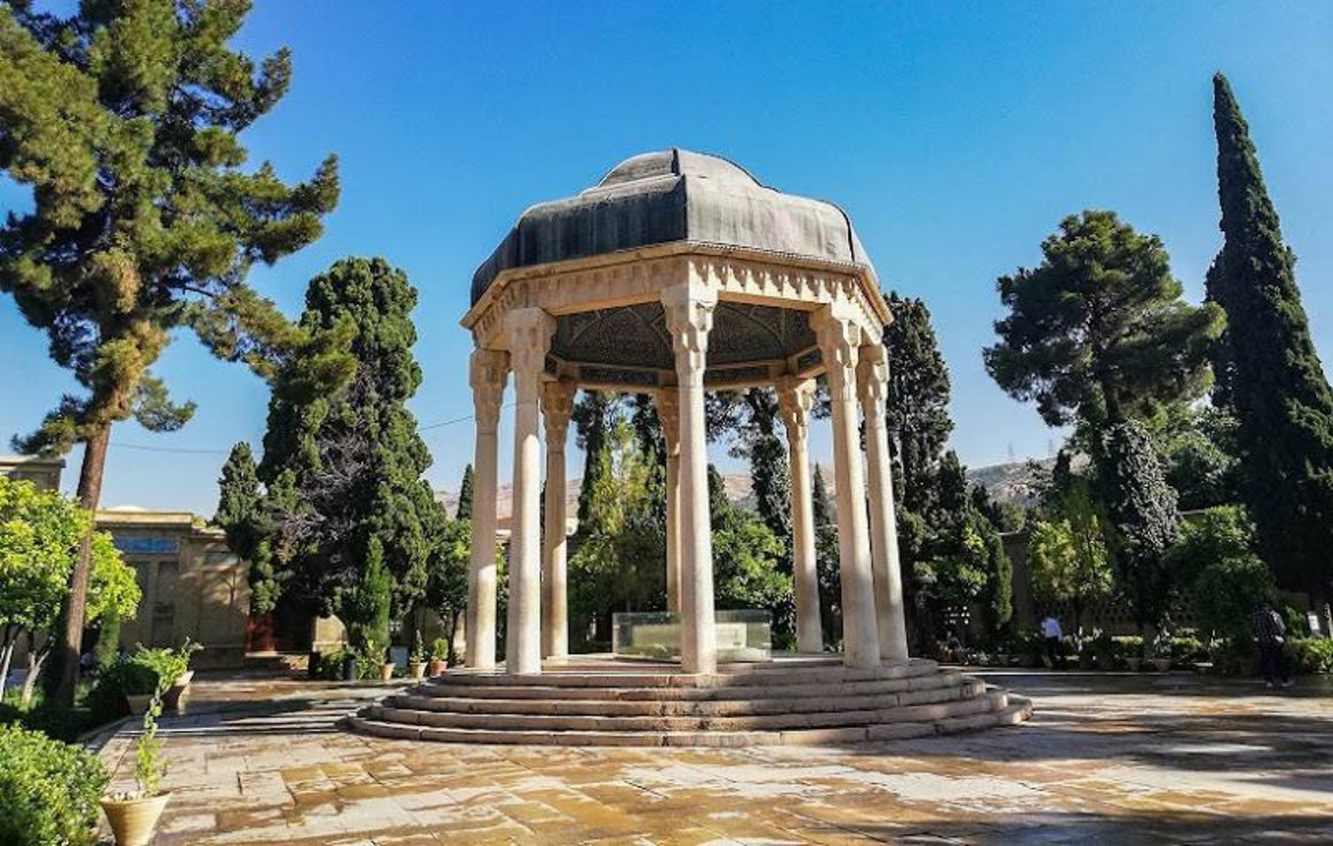 مقبره حافظ و فضای سبز حافظیه 