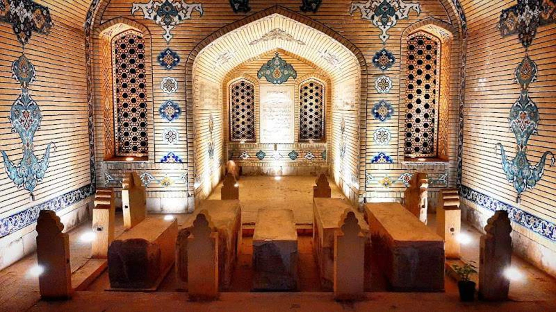 فضای داخلی مقبره شیخ روزبهان